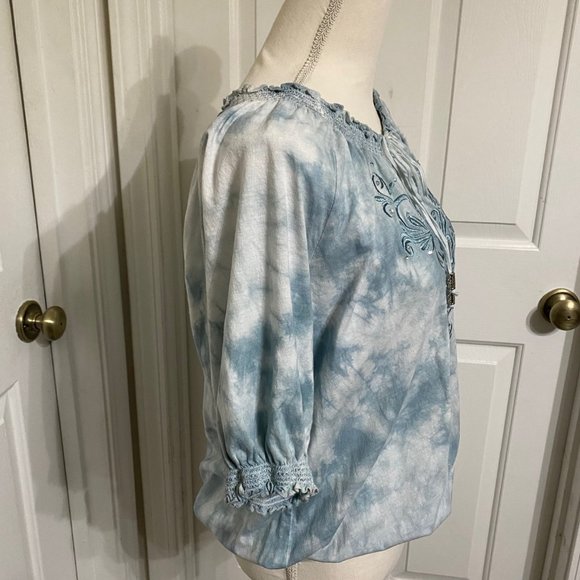 L Vintage Dress Barn Top w/Embroidered front and Rhinestones - Picture 4 of 11